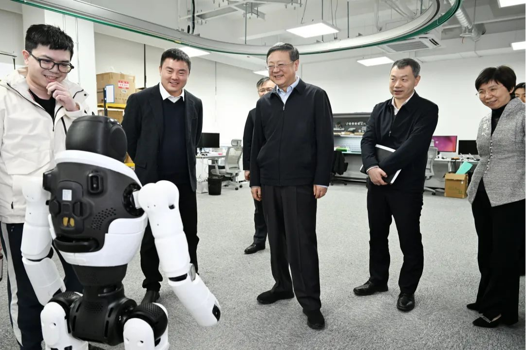 上海市委书记陈吉宁专题调研快盈VIII机器人
